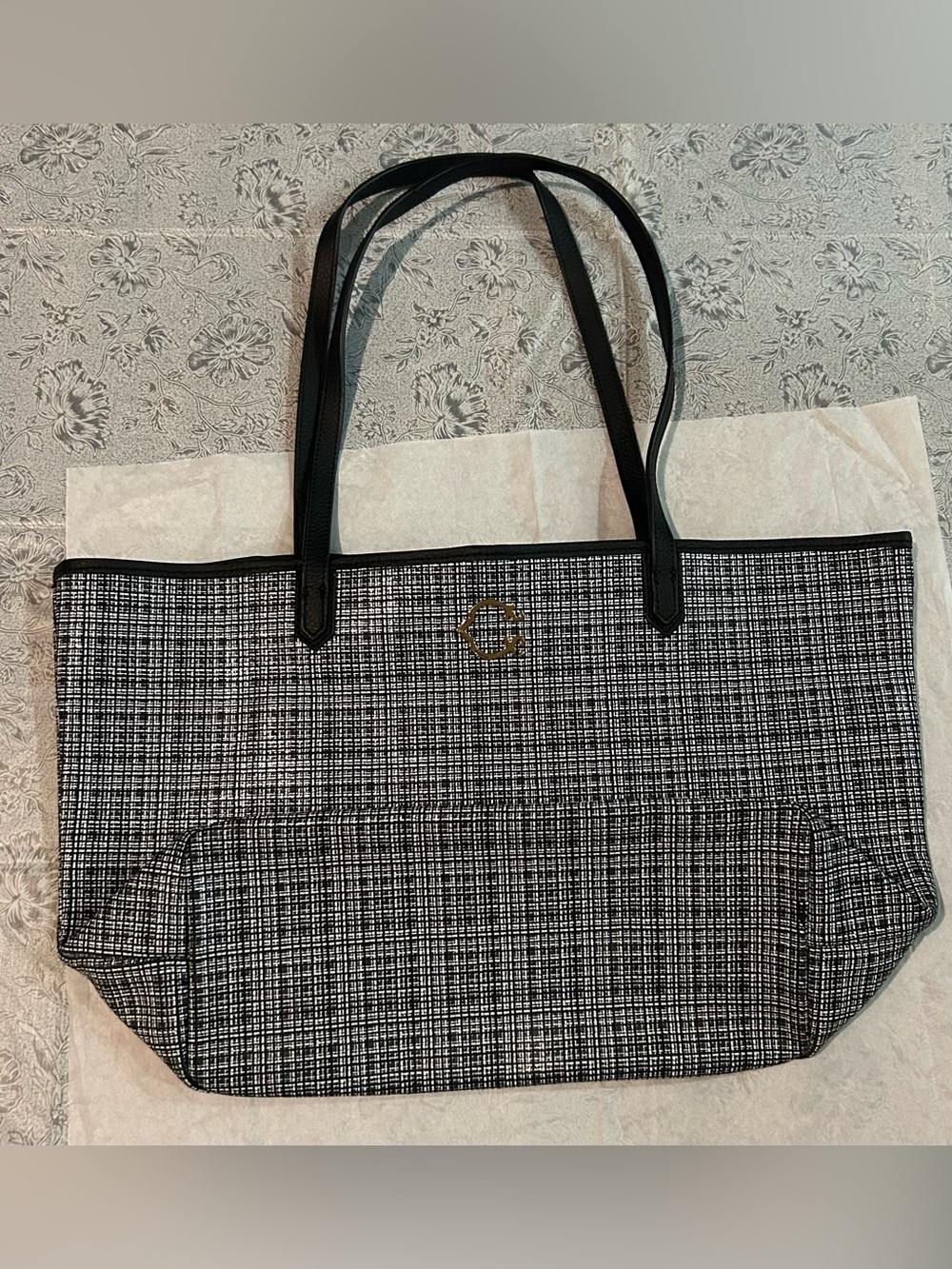 C. Wonder Printed Pebble Leather
Open Tote Handbag